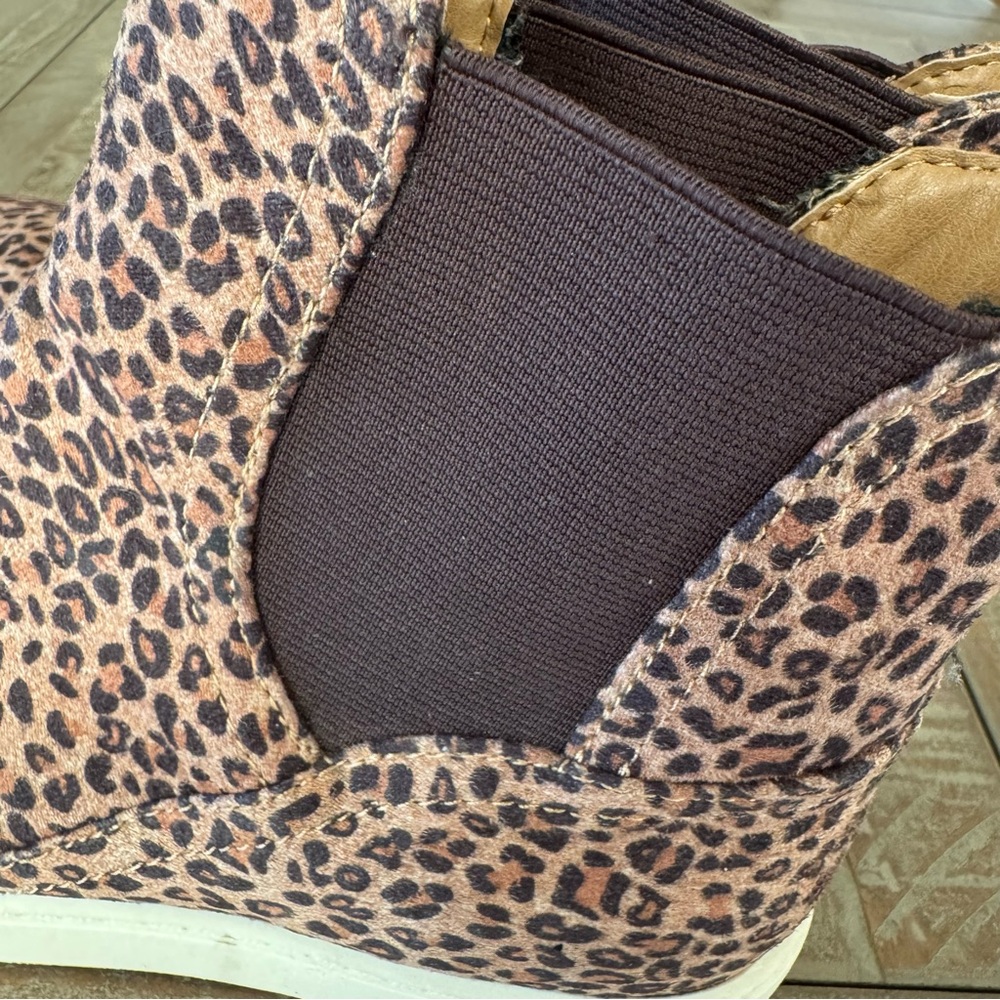 Wonderly Wendalynn Cheetah Print Ankle Boots - Picture 6 of 9
